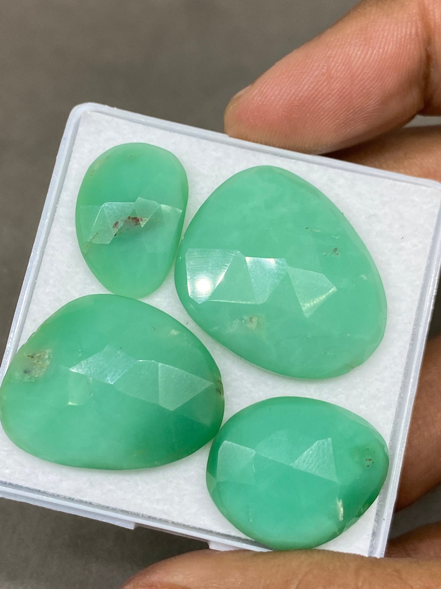 Very Rare huge size chrysoprase rosecut flats aaa fine quality pcs 4 weight 70 carats size 19.5x13.5mm-28x22.5mm chrysoprase rosecuts