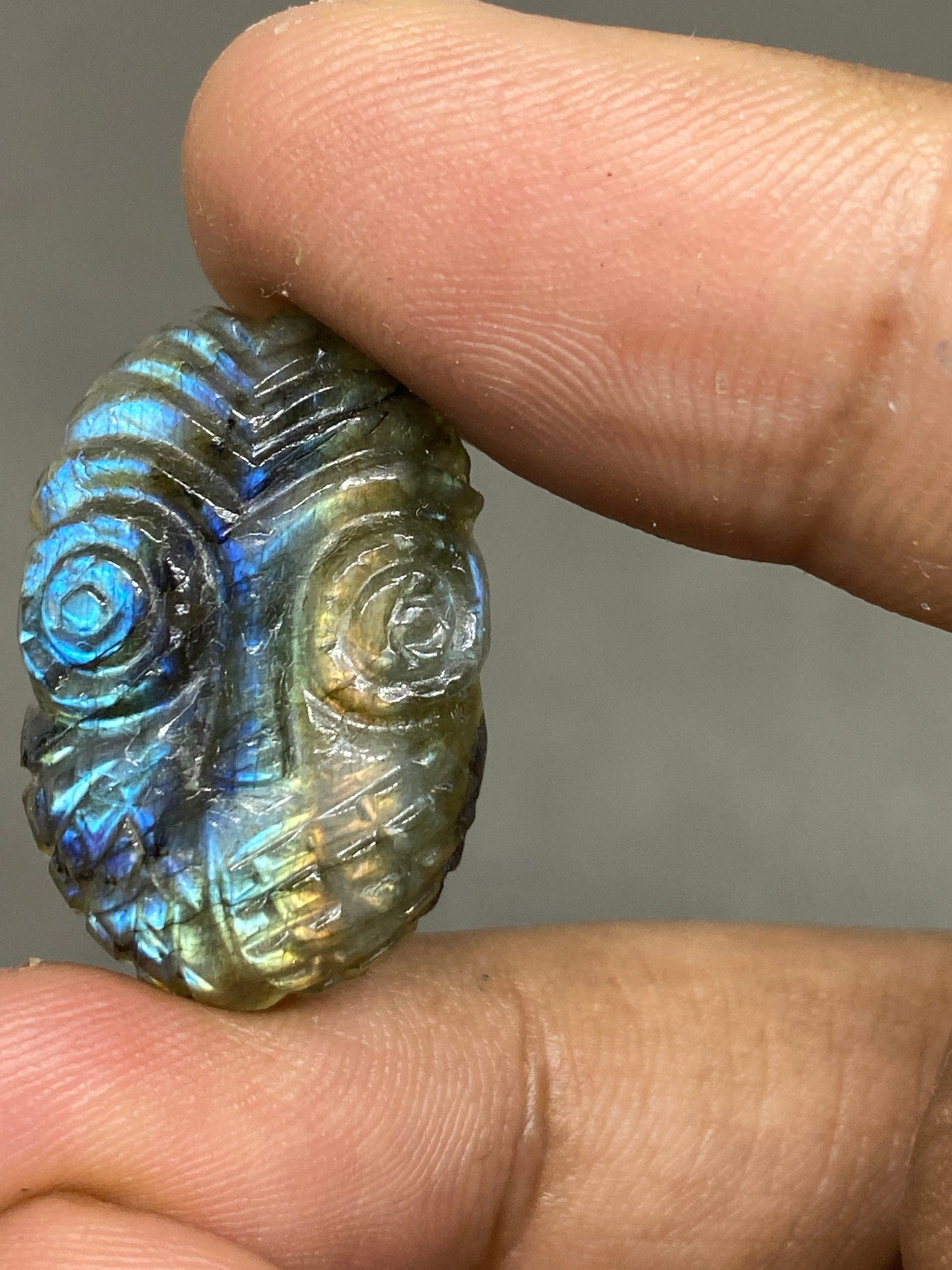 Very cute labradorite owl carving gemstone carving size 26x18mm weight 25 carats labradorite owl carving